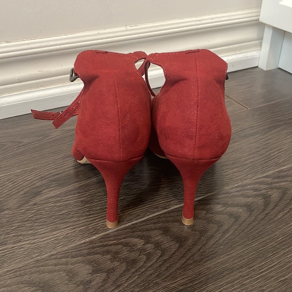 【SOLD】Red Suede pump with straps size 38 - Picture 3 of 5